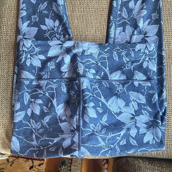 Gap Capri  medium $20 - Picture 3 of 3